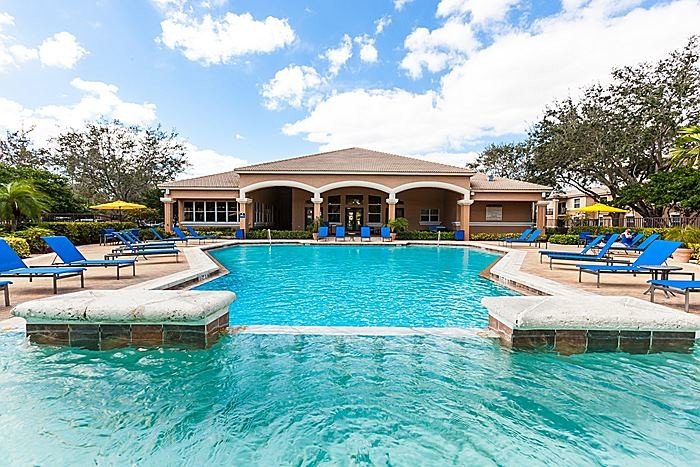 picture of pool and back of house by public adjuster in Pembroke Pines